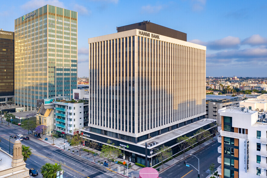 3660 Wilshire Blvd, Los Angeles, CA à louer - Photo de l’immeuble – Image 1 sur 6