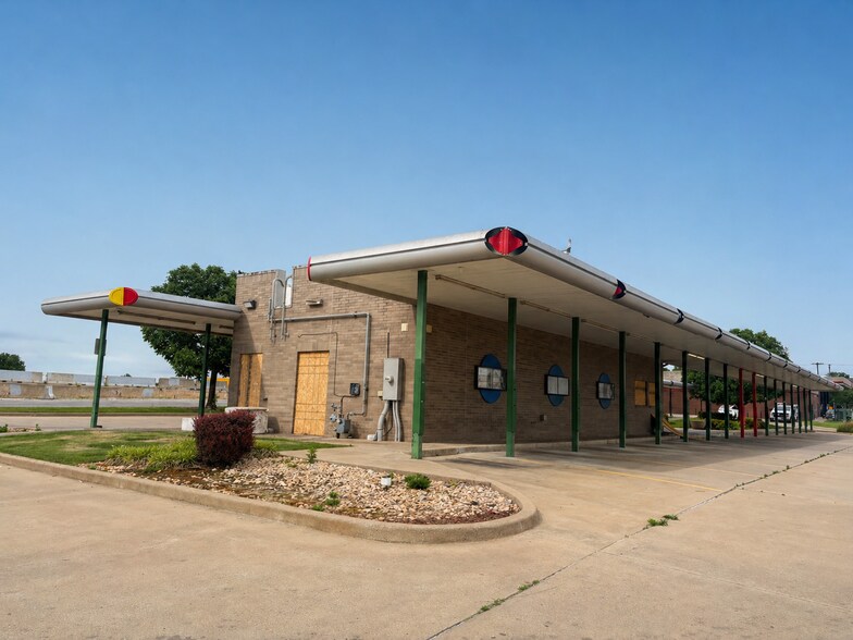 1919 S Memorial Dr, Tulsa, OK à louer - Photo de l’immeuble – Image 3 sur 7