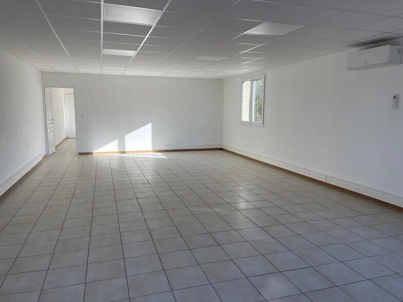 Local d’activités dans Cournonterral à louer - Photo de l’immeuble – Image 3 sur 5