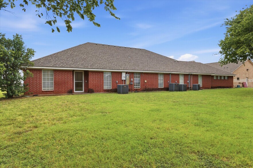 3925 Jack Kultgen Expy, Waco, TX à louer - Photo de l’immeuble – Image 3 sur 9