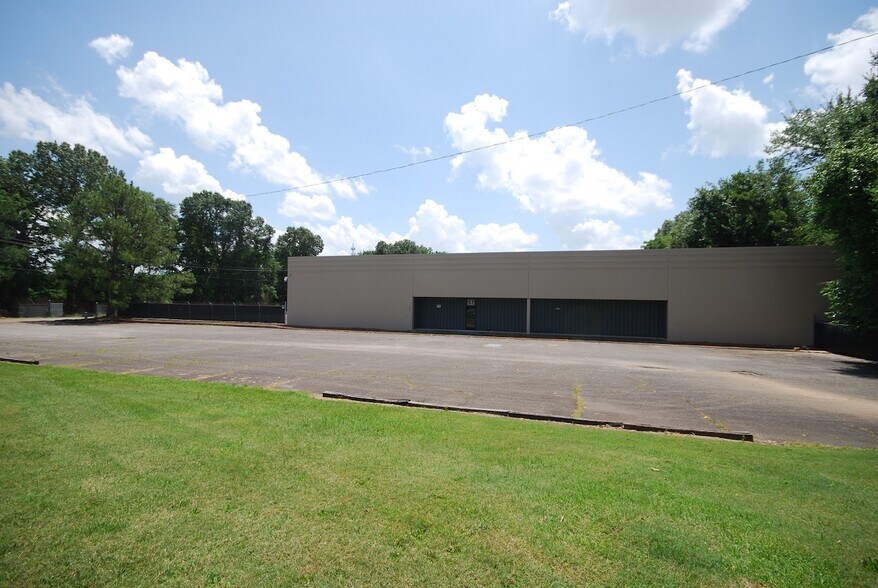 57 Southwide dr, Jackson, TN à louer - Photo de l’immeuble – Image 2 sur 57