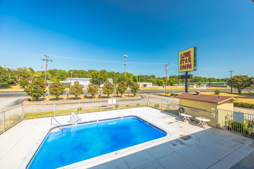 3236 W Gentry Pkwy, Tyler, TX à vendre - Photo de l’immeuble – Image 2 sur 6
