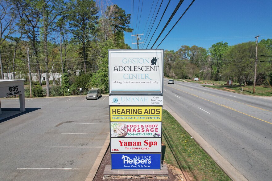 645 Cox Rd, Gastonia, NC à louer - Photo de l’immeuble – Image 2 sur 6