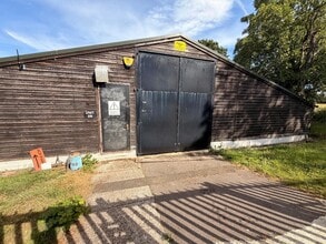 Units 2 & 4 Billingshurst Rd, Coolham à louer Photo de l’immeuble– Image 1 sur 2