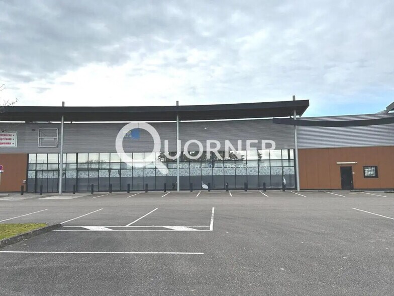 Local commercial dans Torcy à louer - Photo de l’immeuble – Image 2 sur 4