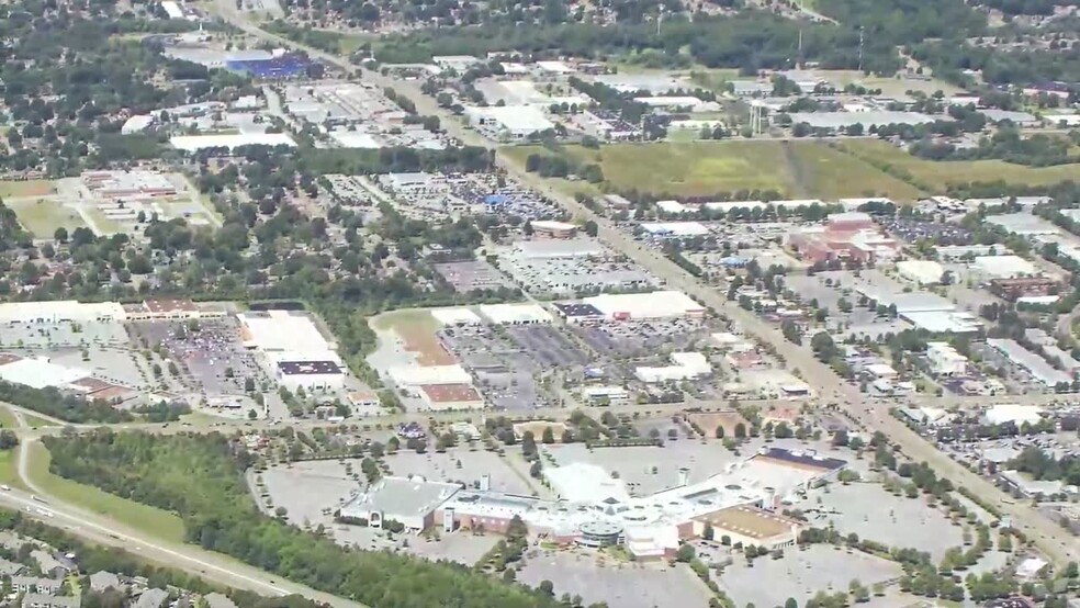 2747-2769 Wolfcreek Pky, Memphis, TN à louer - Vidéo aérienne – Image 2 sur 15