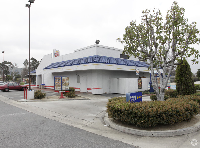 2085 W Holt Ave, Pomona, CA à vendre - Photo de l’immeuble – Image 3 sur 3