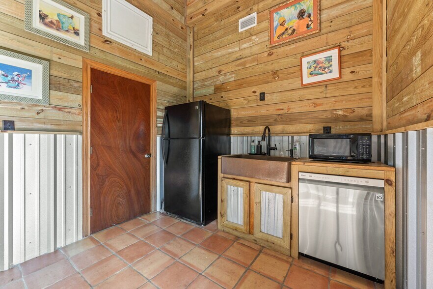 1226 County Road 201A, Angleton, TX à vendre - Photo de l’immeuble – Image 2 sur 38