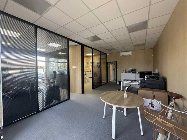 Bureau dans Eysines à vendre - Photo de l’immeuble – Image 2 sur 3
