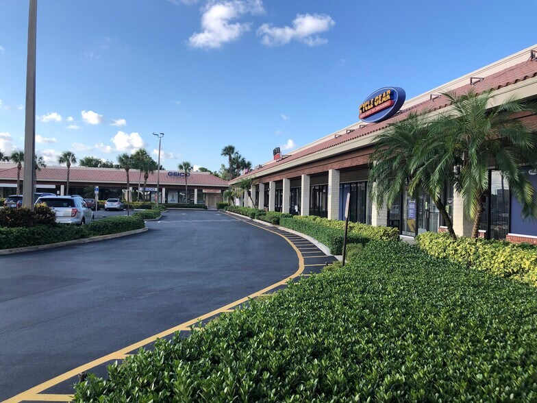 842-878 N Military Trl, West Palm Beach, FL à louer - Photo de l’immeuble – Image 3 sur 7