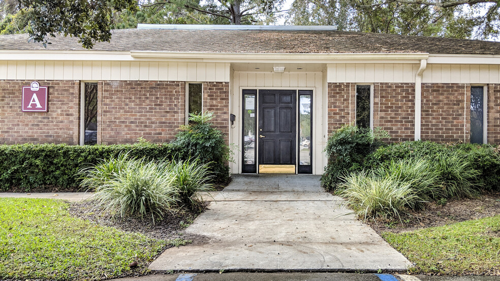 323 John Knox Rd, Tallahassee, FL à louer - Photo de l’immeuble – Image 2 sur 10