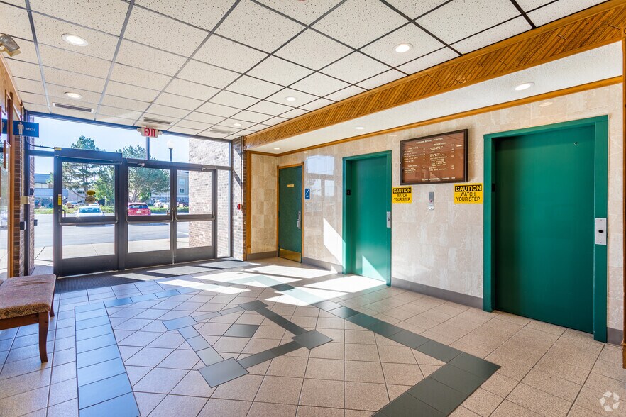 4901 Towne Centre Rd, Saginaw, MI à louer - Hall d’entrée – Image 3 sur 5