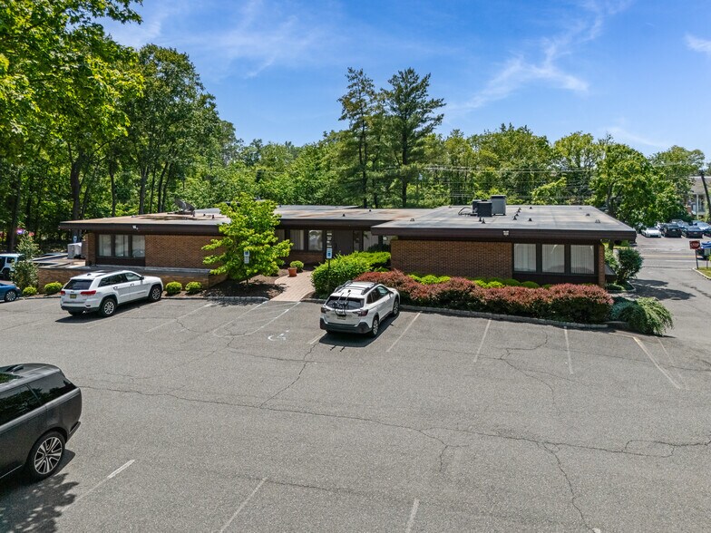 8 Shunpike Rd, Madison, NJ à vendre - Photo de l’immeuble – Image 3 sur 15