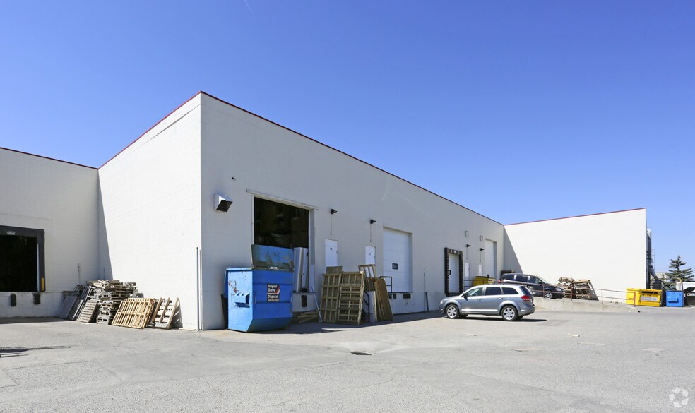 5622 Burleigh Cres SE, Calgary, AB à louer - Photo de l’immeuble – Image 3 sur 6