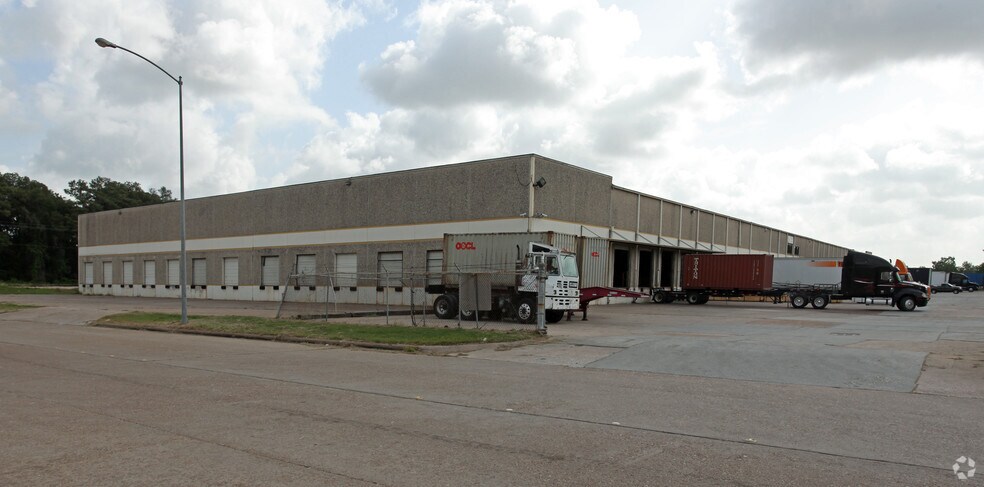 9005 Spikewood Dr, Houston, TX à louer - Photo de l’immeuble – Image 2 sur 4