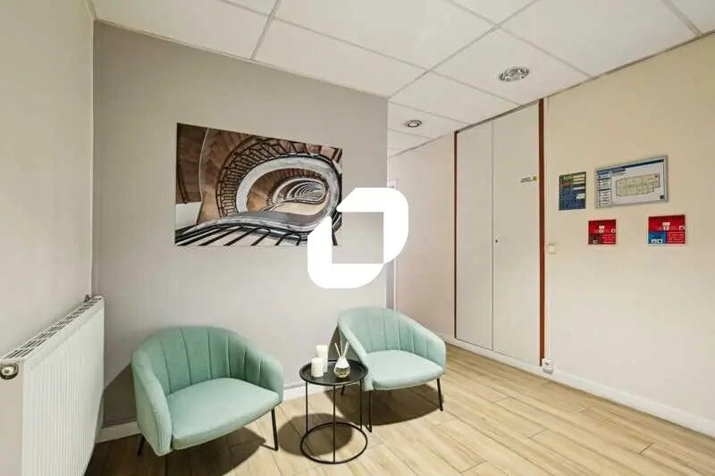 Bureau dans Évry-Courcouronnes à vendre - Photo de l’immeuble – Image 2 sur 16