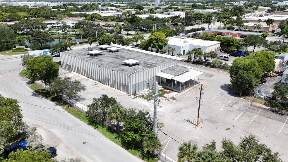 590 SW 12th Ave, Pompano Beach, FL à louer - Photo de l’immeuble – Image 3 sur 30