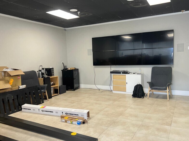 2300-2350 NW 102nd Pl, Doral, FL à louer - Photo intérieure – Image 3 sur 18