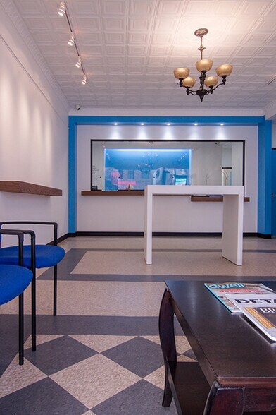 2529 Steinway St, Astoria, NY à louer - Photo de l’immeuble – Image 2 sur 6