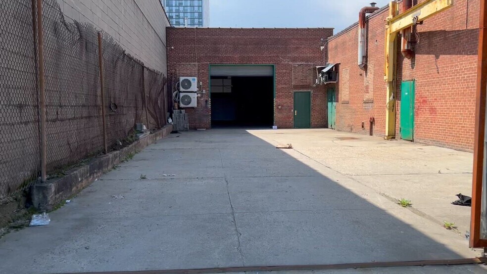 94-12 150th St, Jamaica, NY à louer - Vidéo sur l’annonce professionnelle – Image 2 sur 11