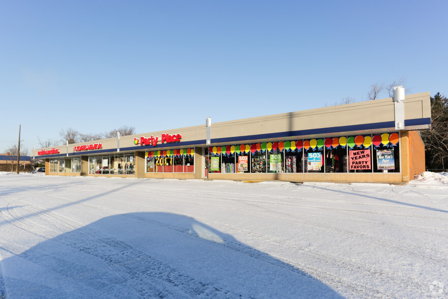 6145 Mayfield Rd, Mayfield Heights, OH à louer - Photo principale – Image 1 sur 7
