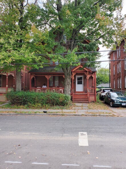 108 Babcock St, Hartford, CT à vendre - Photo de l’immeuble – Image 1 sur 3