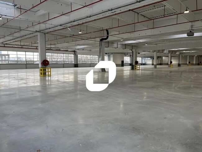 Plus de détails pour 56 Avenue Louis Roche, Gennevilliers - Bureau, Local d'activités à louer