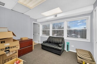 3S340 Rockwell St, Warrenville, IL à louer Photo intérieure– Image 2 sur 4