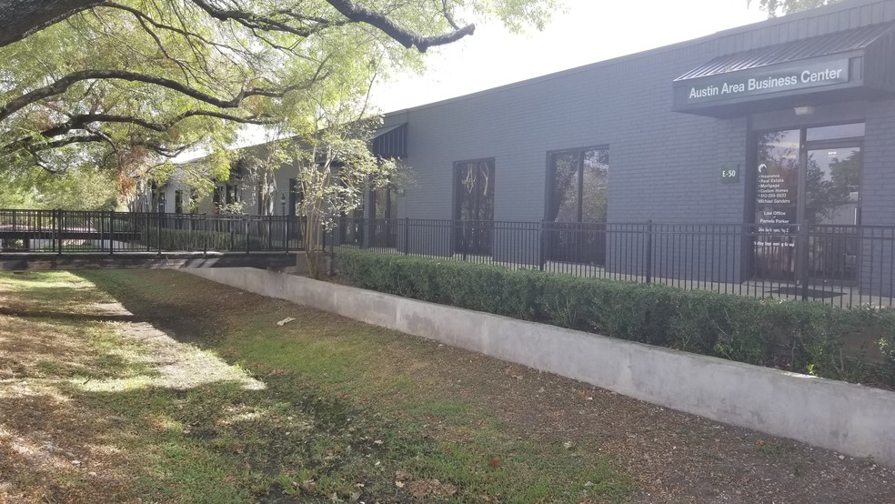 8711 Burnet Rd, Austin, TX à louer - Photo de l’immeuble – Image 2 sur 7