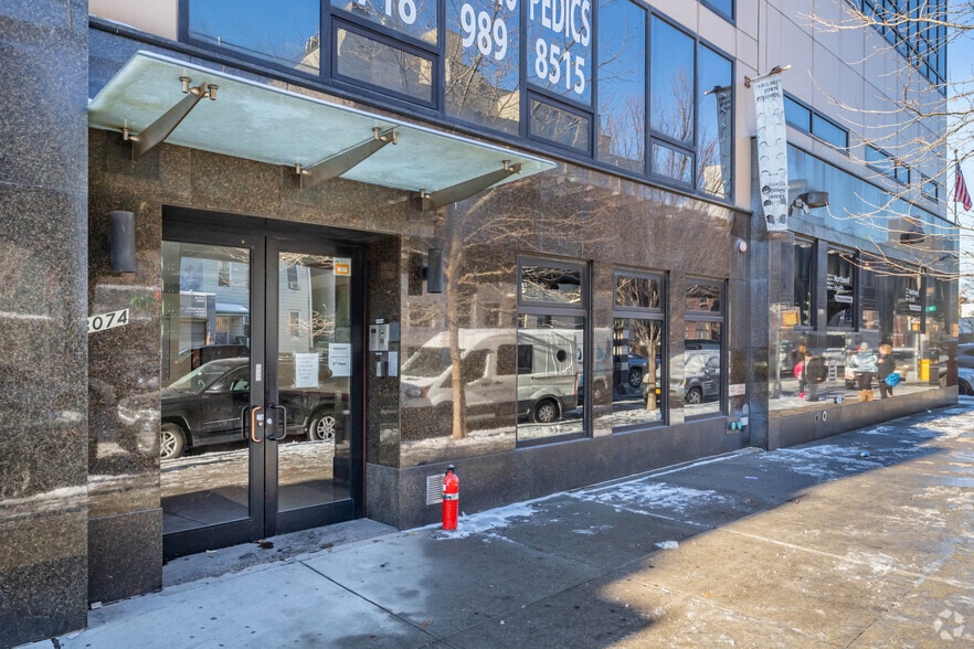 30-74 31st St, Astoria, NY à louer - Photo de l’immeuble – Image 3 sur 20