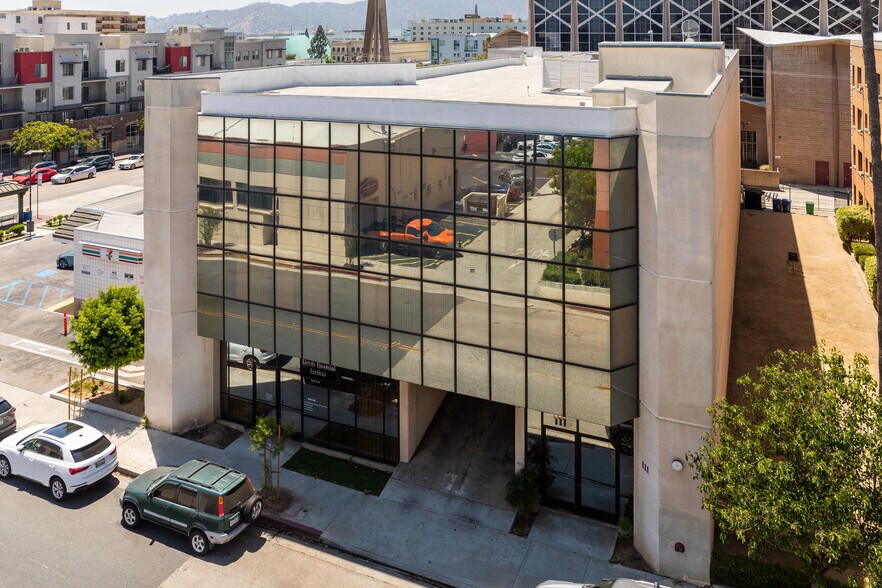 111 N Jackson St, Glendale, CA à vendre - Photo de l’immeuble – Image 1 sur 37