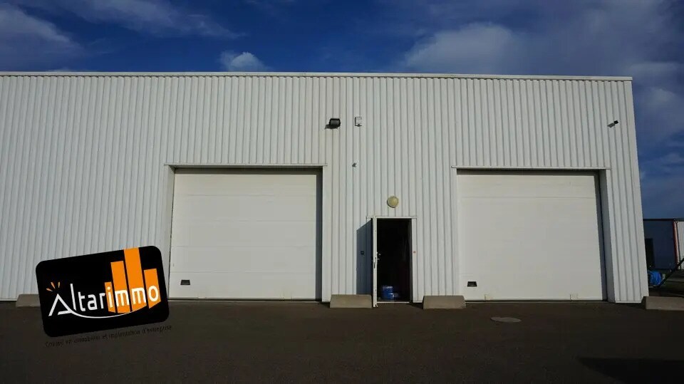 Local d’activités dans Les Villages Vovéens à louer - Photo de l’immeuble – Image 2 sur 5