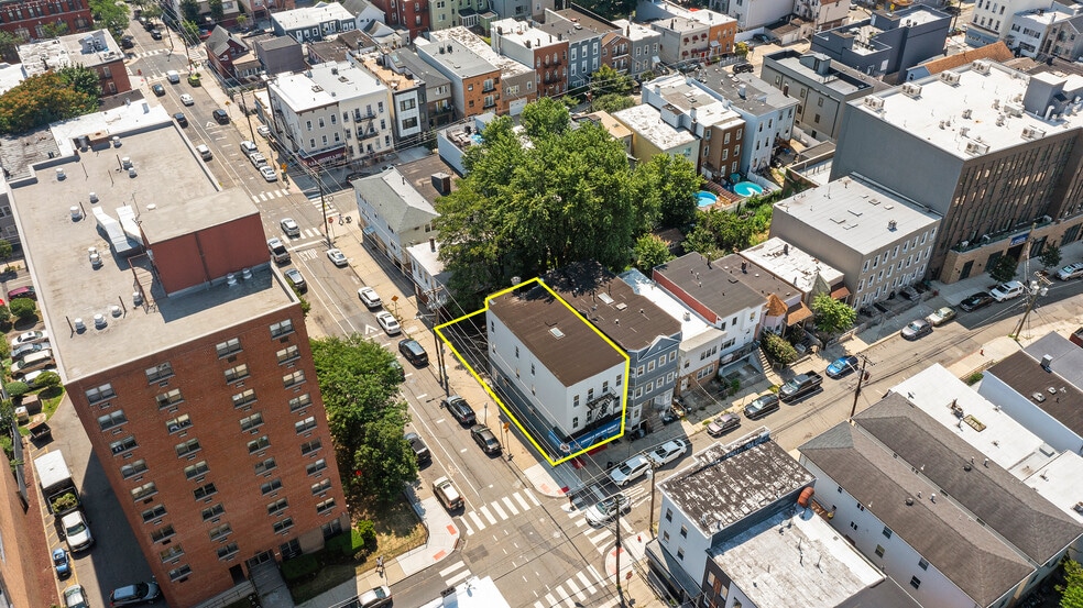 74 Cambridge Ave, Jersey City, NJ à vendre - Photo de l’immeuble – Image 3 sur 14