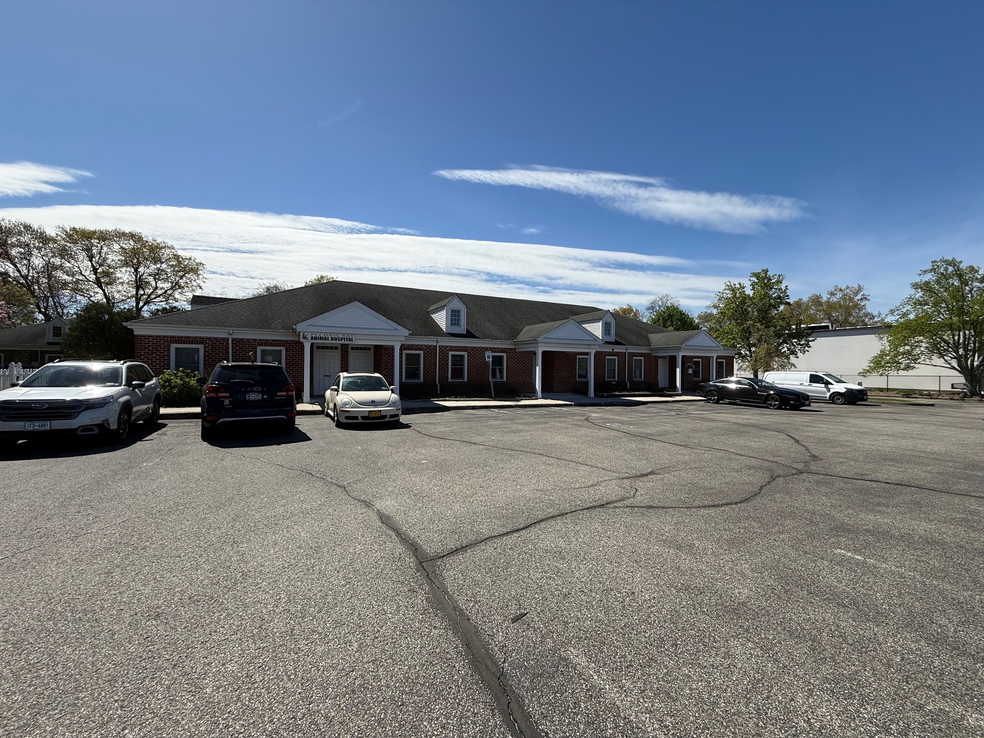 1149 Old Country Rd, Riverhead, NY à louer Photo de l’immeuble– Image 1 sur 2