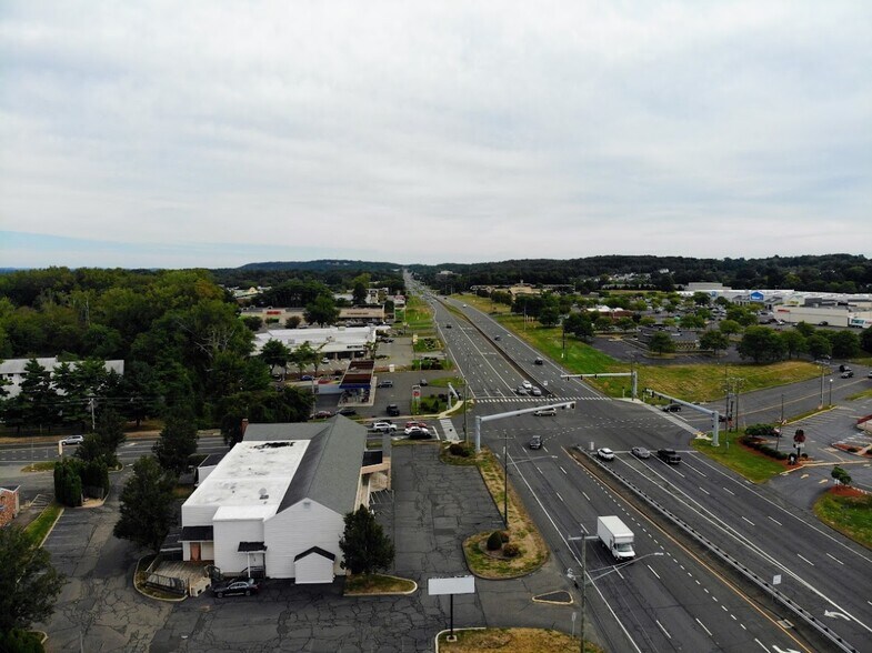 3203 Berlin Tpke, Newington, CT à vendre - Photo de l’immeuble – Image 3 sur 16