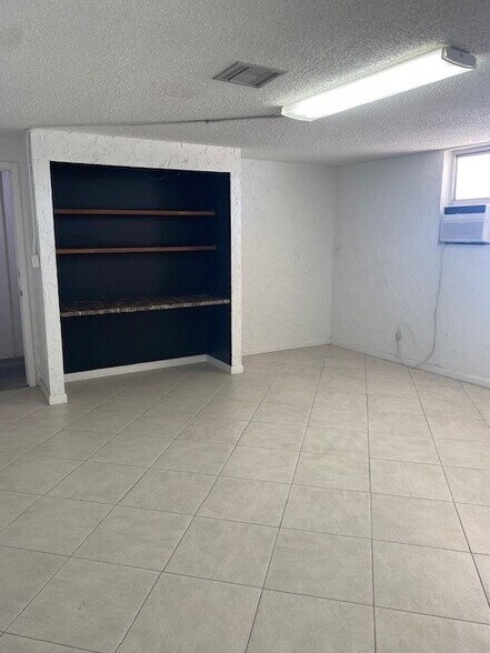 5800 Houchin St, Naples, FL à louer - Photo de l’immeuble – Image 2 sur 8