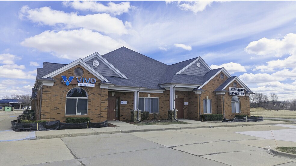 44720 Hayes Rd, Clinton Township, MI à louer - Photo de l’immeuble – Image 3 sur 4