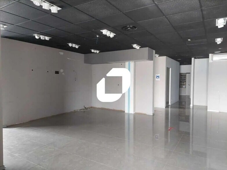 Local commercial dans Coignières à louer - Photo intérieure – Image 2 sur 3