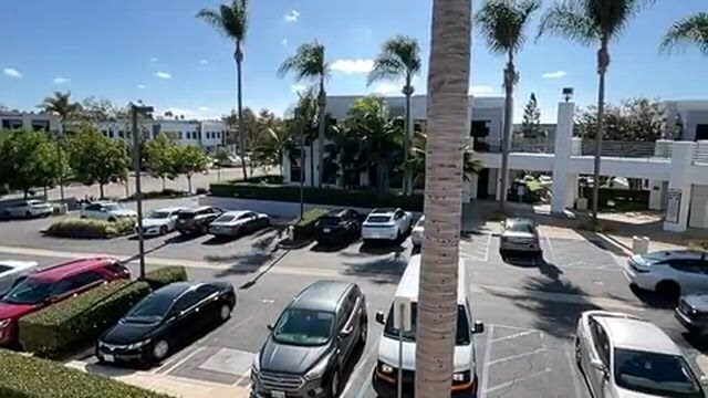 20311 Birch St, Newport Beach, CA à louer - Vidéo sur l’annonce professionnelle – Image 2 sur 11