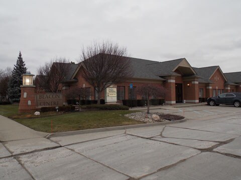 42450 Hayes Rd, Clinton Township, MI à vendre Photo de l’immeuble– Image 1 sur 22