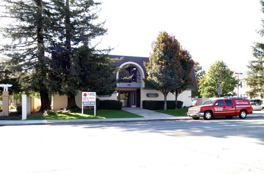 2190 Stokes St, San Jose, CA à vendre - Photo de l’immeuble – Image 2 sur 10