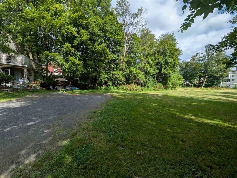 25 Mulberry St, Claremont, NH à vendre - Photo de l’immeuble – Image 3 sur 15