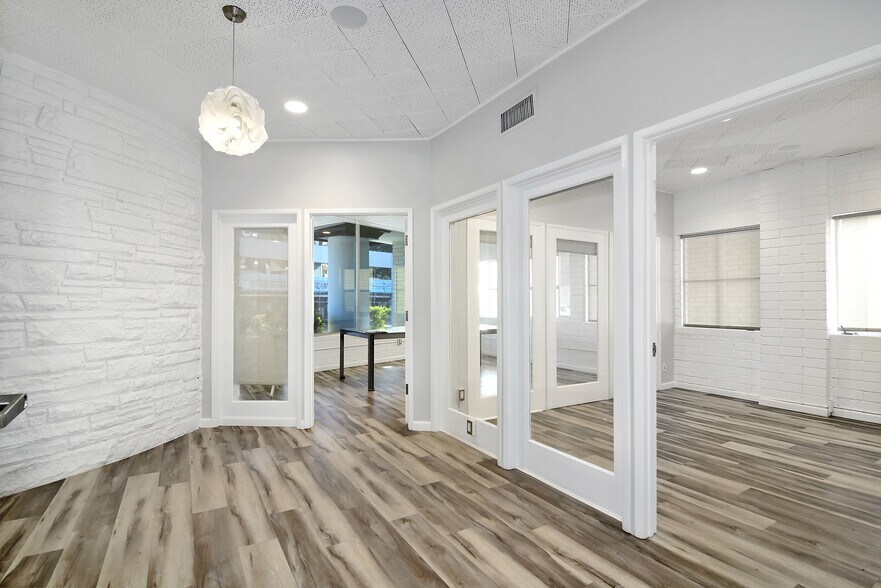 8721 W Sunset Blvd, West Hollywood, CA à louer - Photo de l’immeuble – Image 3 sur 12