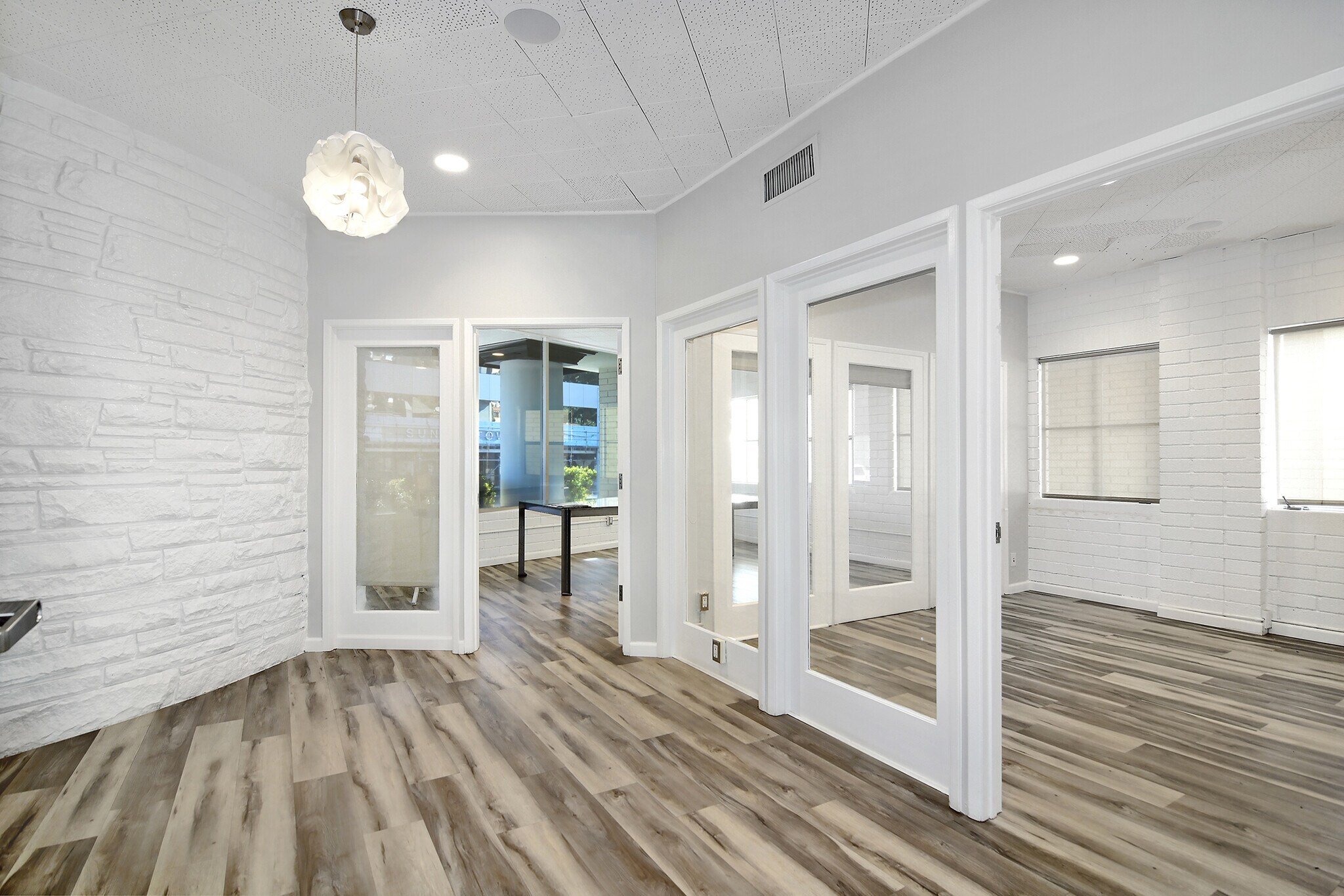8721 W Sunset Blvd, West Hollywood, CA à louer Photo de l’immeuble– Image 1 sur 13