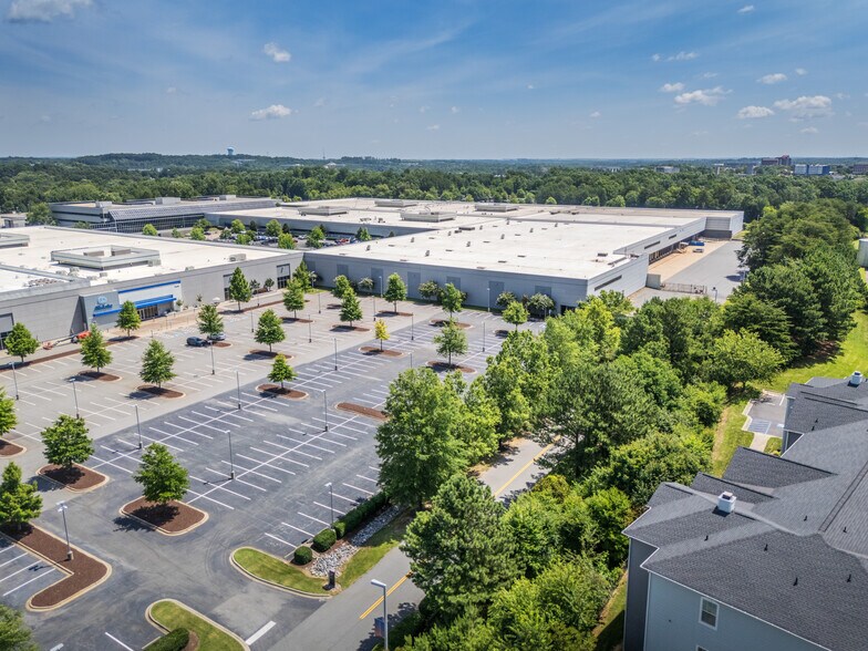 7345 IBM Dr, Charlotte, NC à louer - Photo de l’immeuble – Image 2 sur 7