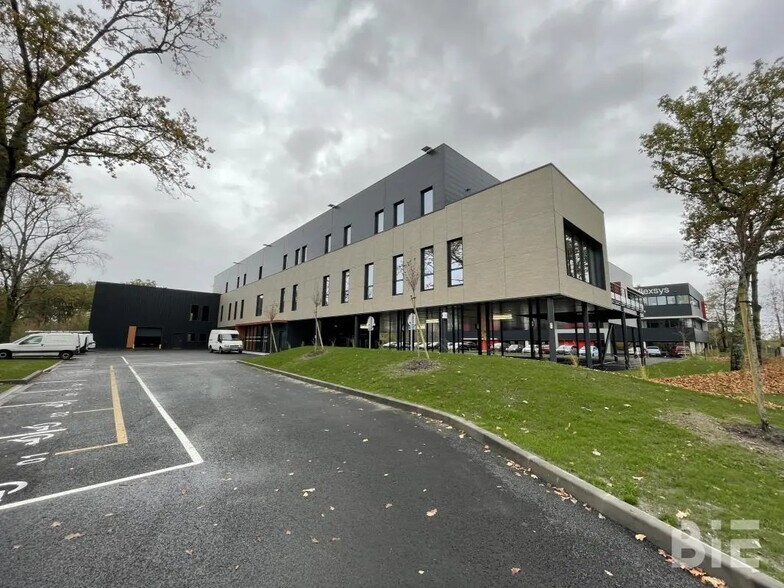 Local d’activités dans Mérignac à louer - Photo de l’immeuble – Image 2 sur 12