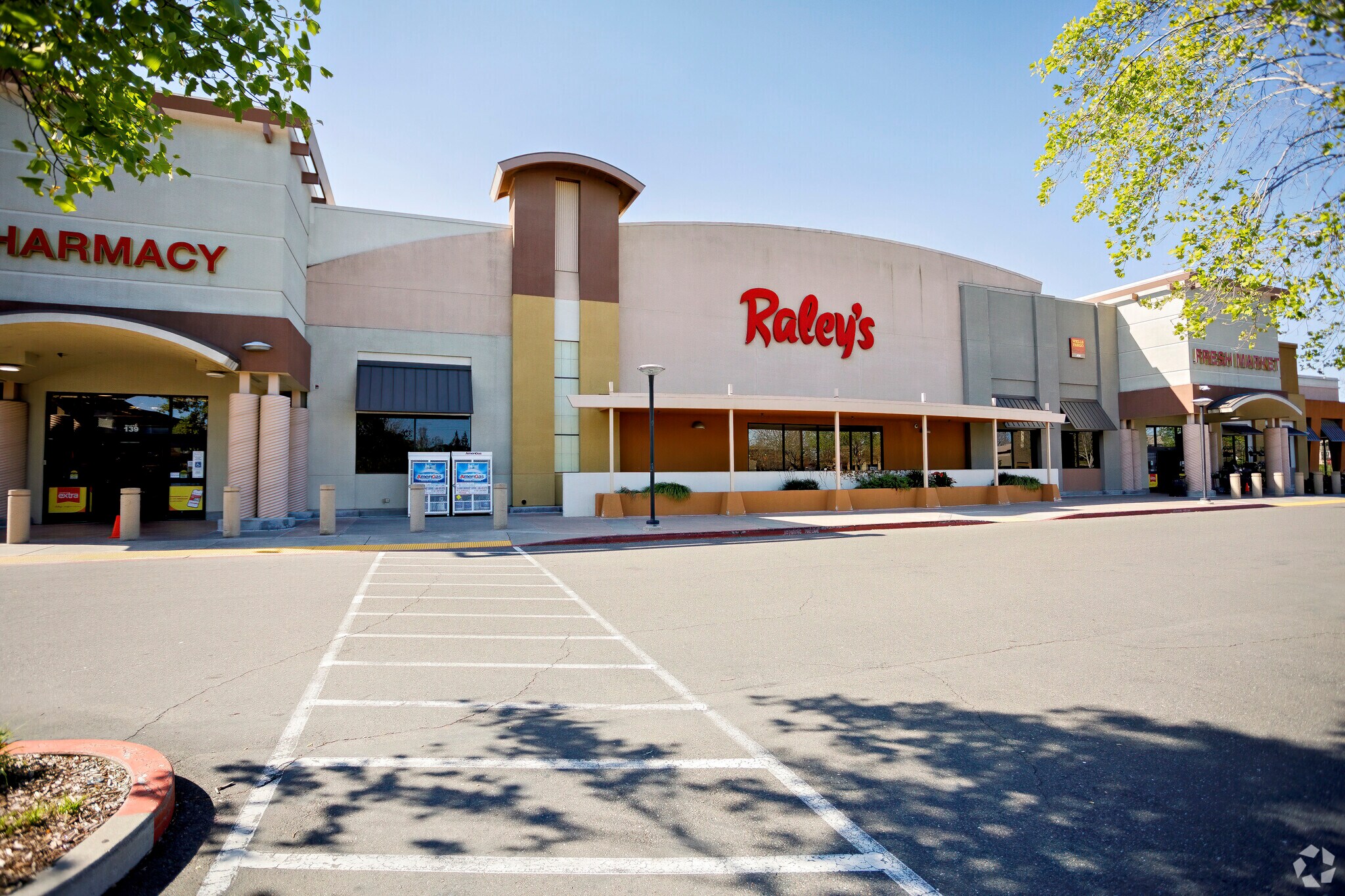 3020 Floyd Ave, Modesto, CA à louer Photo principale– Image 1 sur 8