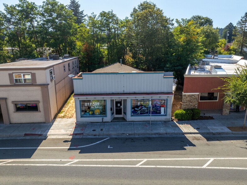 242 S Main St, Willits, CA à vendre - Photo de l’immeuble – Image 2 sur 19