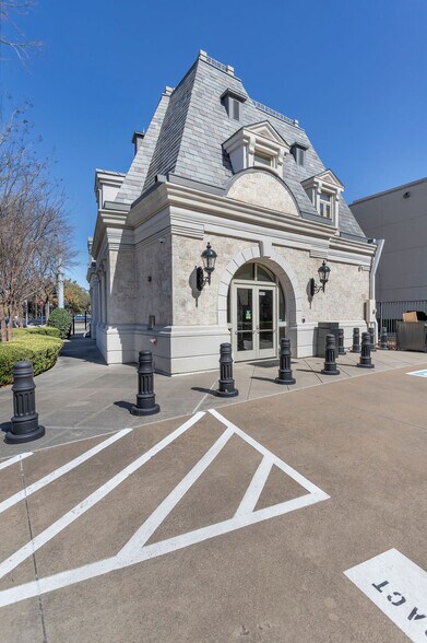 5800 W Northwest Hwy, Dallas, TX à vendre - Photo de l’immeuble – Image 2 sur 30