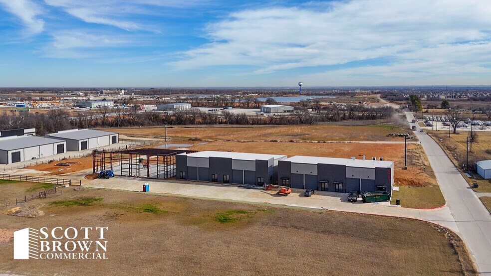 8587 Stewart Rd, Aubrey, TX à louer - Photo de l’immeuble – Image 2 sur 18